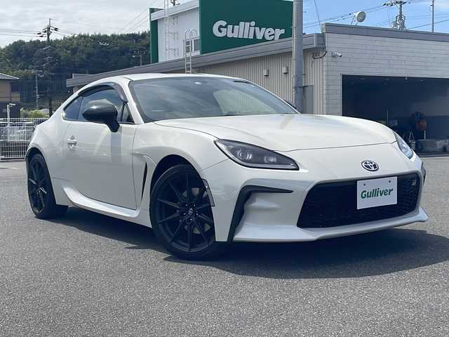 トヨタ ＧＲ８６ RZ 長崎県 2022(令4)年 2.1万km クリスタルホワイトパール ワンオーナー/純正メモリナビ/(CD/DVD/Bluetooth/フルセグTV)/バックカメラ/前後ドライブレコーダー/ETC/社外レーダー/衝突軽減ブレーキ/レーンキープアシスト/レーダークルーズコントロール/コーナーセンサー/ハーフレザーシート/前席シートヒーター/パドルシフト/ステアリングスイッチ/オートライト/LEDヘッドランプ/フォグランプ/プッシュスタート/スマートキー×２/純正アルミホイール/純正フロアマット/取扱説明書/保証書