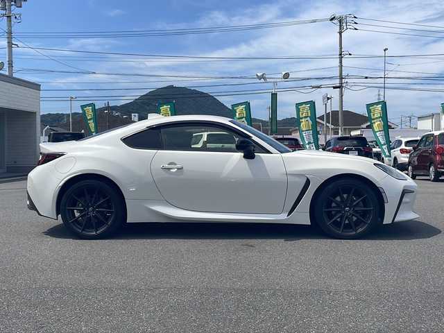 トヨタ ＧＲ８６ RZ 長崎県 2022(令4)年 2.1万km クリスタルホワイトパール ワンオーナー/純正メモリナビ/(CD/DVD/Bluetooth/フルセグTV)/バックカメラ/前後ドライブレコーダー/ETC/社外レーダー/衝突軽減ブレーキ/レーンキープアシスト/レーダークルーズコントロール/コーナーセンサー/ハーフレザーシート/前席シートヒーター/パドルシフト/ステアリングスイッチ/オートライト/LEDヘッドランプ/フォグランプ/プッシュスタート/スマートキー×２/純正アルミホイール/純正フロアマット/取扱説明書/保証書