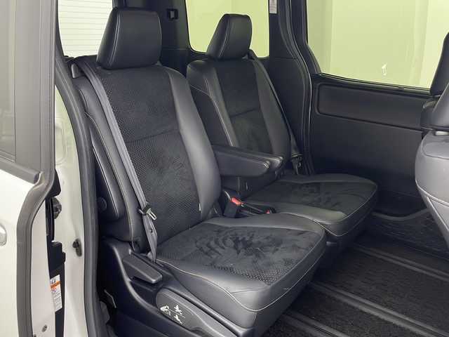 トヨタ ヴォクシー ハイブリッド ZS 煌Ⅲ 大阪府 2020(令2)年 4.4万km ホワイトパールクリスタルシャイン ワンオーナー/TRDエアロ/純正SDナビ/・フルセグTV/・BT AUDIO/トヨタセーフティーセンス/両側パワースライドドア/純正フリップダウンモニター/バックカメラ/ビルドインETC/ドライブレコーダー/クルーズコントロール/LEDヘッドライト/シートヒーター/プッシュスタート /スマートキー