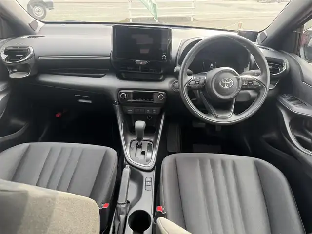 トヨタ ヤリス G 三重県 2024(令6)年 0.4万km ブラック/コーラルクリスタルシャイン ワンオーナー/スペアキーあり/ETC/バックカメラ/8インチディスプレイオーディオ/　車載ナビ/FM多重VICS/地デジTV/セーフティセンス/　衝突回避支援パッケージ/パーキングサポートブレーキ/　前後方静止物/ハロゲンヘッドランプ/　コンライト（オートライト）/オートエアコン/デジタルメーター/スマートエントリー/　/　