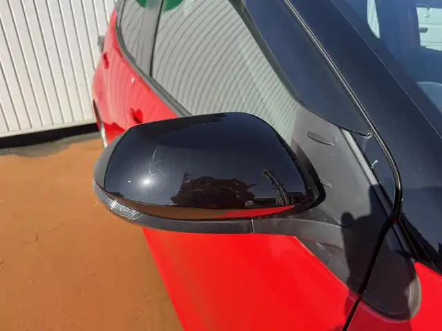 トヨタ ヤリス G 三重県 2024(令6)年 0.4万km ブラック/コーラルクリスタルシャイン ワンオーナー/スペアキーあり/ETC/バックカメラ/8インチディスプレイオーディオ/　車載ナビ/FM多重VICS/地デジTV/セーフティセンス/　衝突回避支援パッケージ/パーキングサポートブレーキ/　前後方静止物/ハロゲンヘッドランプ/　コンライト（オートライト）/オートエアコン/デジタルメーター/スマートエントリー/　/　