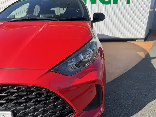 トヨタ ヤリス G 三重県 2024(令6)年 0.4万km ブラック/コーラルクリスタルシャイン ワンオーナー/スペアキーあり/ETC/バックカメラ/8インチディスプレイオーディオ/　車載ナビ/FM多重VICS/地デジTV/セーフティセンス/　衝突回避支援パッケージ/パーキングサポートブレーキ/　前後方静止物/ハロゲンヘッドランプ/　コンライト（オートライト）/オートエアコン/デジタルメーター/スマートエントリー/　/　