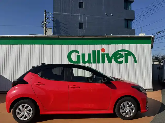 トヨタ ヤリス G 三重県 2024(令6)年 0.4万km ブラック/コーラルクリスタルシャイン ワンオーナー/スペアキーあり/ETC/バックカメラ/8インチディスプレイオーディオ/　車載ナビ/FM多重VICS/地デジTV/セーフティセンス/　衝突回避支援パッケージ/パーキングサポートブレーキ/　前後方静止物/ハロゲンヘッドランプ/　コンライト（オートライト）/オートエアコン/デジタルメーター/スマートエントリー/　/　