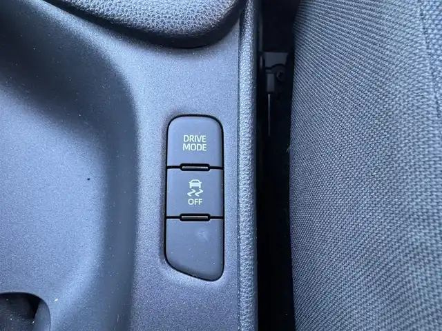 トヨタ ヤリス G 三重県 2024(令6)年 0.4万km ブラック/コーラルクリスタルシャイン ワンオーナー/スペアキーあり/ETC/バックカメラ/8インチディスプレイオーディオ/　車載ナビ/FM多重VICS/地デジTV/セーフティセンス/　衝突回避支援パッケージ/パーキングサポートブレーキ/　前後方静止物/ハロゲンヘッドランプ/　コンライト（オートライト）/オートエアコン/デジタルメーター/スマートエントリー/　/　