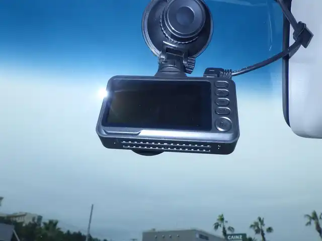 ダイハツ タント カスタム RS トップED SAⅡ 千葉県 2016(平28)年 4.7万km パールホワイトⅢ スマートアシストII/エコアイドル/両側パワースライドドア/社外SDナビ/地デジTV/【DVD/CD再生機能　Bluetooth接続】/バックカメラ/ドライブレコーダー/ハーフレザーシート/革巻きステアリング/ステアリングスイッチ/ETC/LEDヘッドライト/フォグライト/ウインカーミラー/リアコーナーセンサー/純正15インチアルミホイル/キーフリーシステム