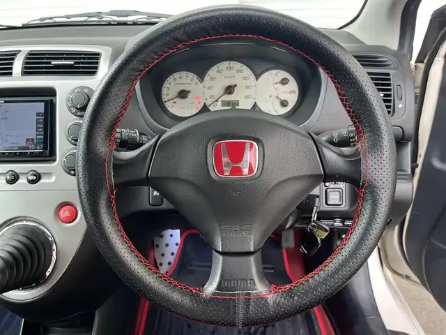 ホンダ シビック タイプR 高知県 2004(平16)年 11.1万km チャンピオンシップホワイト KENWOODナビ/ETC/Bluetooth接続/ドライブレコーダー/バックカメラ/AAC/リモコンキー/純正フロアマット/純正17インチアルミホイール/盗難防止装置/運転席＋助手席エアバッグ/AM/FM/本革巻きステアリング
