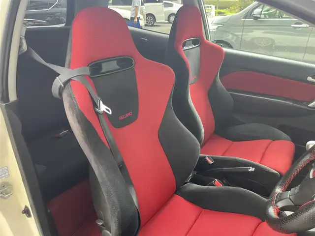 ホンダ シビック タイプR 高知県 2004(平16)年 11.1万km チャンピオンシップホワイト KENWOODナビ/ETC/Bluetooth接続/ドライブレコーダー/バックカメラ/AAC/リモコンキー/純正フロアマット/純正17インチアルミホイール/盗難防止装置/運転席＋助手席エアバッグ/AM/FM/本革巻きステアリング