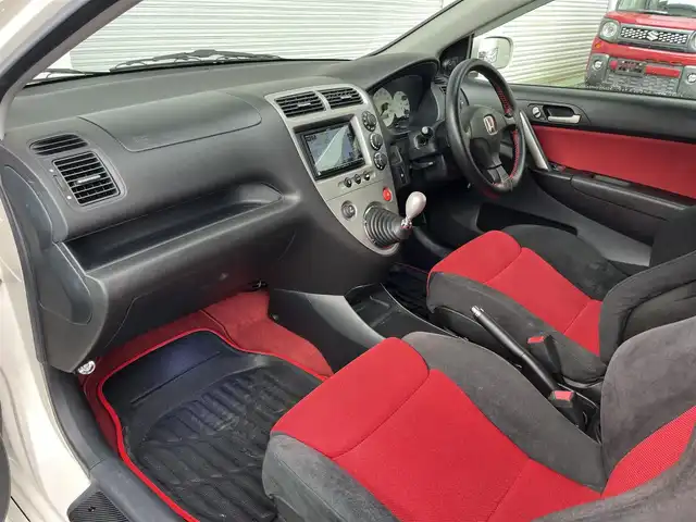 ホンダ シビック タイプR 高知県 2004(平16)年 11.1万km チャンピオンシップホワイト KENWOODナビ/ETC/Bluetooth接続/ドライブレコーダー/バックカメラ/AAC/リモコンキー/純正フロアマット/純正17インチアルミホイール/盗難防止装置/運転席＋助手席エアバッグ/AM/FM/本革巻きステアリング