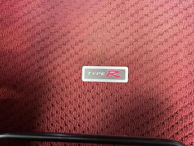 ホンダ シビック タイプR 高知県 2004(平16)年 11.1万km チャンピオンシップホワイト KENWOODナビ/ETC/Bluetooth接続/ドライブレコーダー/バックカメラ/AAC/リモコンキー/純正フロアマット/純正17インチアルミホイール/盗難防止装置/運転席＋助手席エアバッグ/AM/FM/本革巻きステアリング