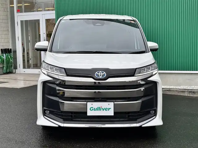 トヨタ ノア ハイブリッド S－Z 宮城県 2024(令6)年 0.2万km ホワイトパールクリスタルシャイン 快適利便パッケージHigh/・ハンズフリーパワースライドドア/・パワーバックドア/・ナノイーX/・ステアリングヒーター/・シートヒーター/・オットマン/・角度調整付アームレスト/トヨタチームメイト/・アドバンストパーク/・パーキングサポートブレーキ（周囲静止物/後方歩行者）/・パノラミックビューモニター/・エレクトロシフトマチック/プロジェクター式LEDヘッドランプ/デイライト/アダプティブハイビーム/ドライビングサポートパッケージ/・カラーヘッドアップディスプレイ/・デジタルインナーミラー/ディスプレイオーディオプラス/・コネクティッドナビ対応10.5インチディスプレイ/・車載メモリーナビ/・CD/DVD/・地デジTV/・USB/HDMI/・AppleCarPlay/AndroidAuto/・ETC2.0/＝＝＝/セーフティセンス/・プリクラッシュセーフティ/・レーントレーシングアシスト/・レーダークルーズコントロール/・オートマチックハイビーム/・ロードサインアシスト/・ドライバー異常時対応システム/・プロアクティブドライビングアシスト/両側パワースライドドア/AC100V1500W
