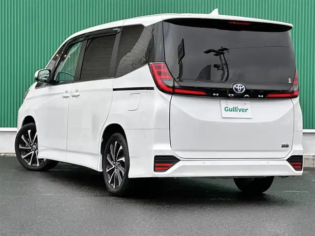 トヨタ ノア ハイブリッド S－Z 宮城県 2024(令6)年 0.2万km ホワイトパールクリスタルシャイン 快適利便パッケージHigh/・ハンズフリーパワースライドドア/・パワーバックドア/・ナノイーX/・ステアリングヒーター/・シートヒーター/・オットマン/・角度調整付アームレスト/トヨタチームメイト/・アドバンストパーク/・パーキングサポートブレーキ（周囲静止物/後方歩行者）/・パノラミックビューモニター/・エレクトロシフトマチック/プロジェクター式LEDヘッドランプ/デイライト/アダプティブハイビーム/ドライビングサポートパッケージ/・カラーヘッドアップディスプレイ/・デジタルインナーミラー/ディスプレイオーディオプラス/・コネクティッドナビ対応10.5インチディスプレイ/・車載メモリーナビ/・CD/DVD/・地デジTV/・USB/HDMI/・AppleCarPlay/AndroidAuto/・ETC2.0/＝＝＝/セーフティセンス/・プリクラッシュセーフティ/・レーントレーシングアシスト/・レーダークルーズコントロール/・オートマチックハイビーム/・ロードサインアシスト/・ドライバー異常時対応システム/・プロアクティブドライビングアシスト/両側パワースライドドア/AC100V1500W