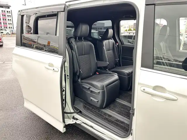 トヨタ ノア ハイブリッド S－Z 宮城県 2024(令6)年 0.2万km ホワイトパールクリスタルシャイン 快適利便パッケージHigh/・ハンズフリーパワースライドドア/・パワーバックドア/・ナノイーX/・ステアリングヒーター/・シートヒーター/・オットマン/・角度調整付アームレスト/トヨタチームメイト/・アドバンストパーク/・パーキングサポートブレーキ（周囲静止物/後方歩行者）/・パノラミックビューモニター/・エレクトロシフトマチック/プロジェクター式LEDヘッドランプ/デイライト/アダプティブハイビーム/ドライビングサポートパッケージ/・カラーヘッドアップディスプレイ/・デジタルインナーミラー/ディスプレイオーディオプラス/・コネクティッドナビ対応10.5インチディスプレイ/・車載メモリーナビ/・CD/DVD/・地デジTV/・USB/HDMI/・AppleCarPlay/AndroidAuto/・ETC2.0/＝＝＝/セーフティセンス/・プリクラッシュセーフティ/・レーントレーシングアシスト/・レーダークルーズコントロール/・オートマチックハイビーム/・ロードサインアシスト/・ドライバー異常時対応システム/・プロアクティブドライビングアシスト/両側パワースライドドア/AC100V1500W