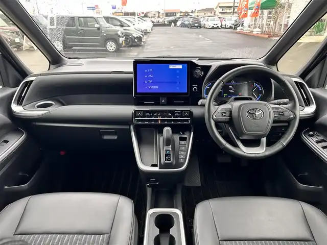 トヨタ ノア ハイブリッド S－Z 宮城県 2024(令6)年 0.2万km ホワイトパールクリスタルシャイン 快適利便パッケージHigh/・ハンズフリーパワースライドドア/・パワーバックドア/・ナノイーX/・ステアリングヒーター/・シートヒーター/・オットマン/・角度調整付アームレスト/トヨタチームメイト/・アドバンストパーク/・パーキングサポートブレーキ（周囲静止物/後方歩行者）/・パノラミックビューモニター/・エレクトロシフトマチック/プロジェクター式LEDヘッドランプ/デイライト/アダプティブハイビーム/ドライビングサポートパッケージ/・カラーヘッドアップディスプレイ/・デジタルインナーミラー/ディスプレイオーディオプラス/・コネクティッドナビ対応10.5インチディスプレイ/・車載メモリーナビ/・CD/DVD/・地デジTV/・USB/HDMI/・AppleCarPlay/AndroidAuto/・ETC2.0/＝＝＝/セーフティセンス/・プリクラッシュセーフティ/・レーントレーシングアシスト/・レーダークルーズコントロール/・オートマチックハイビーム/・ロードサインアシスト/・ドライバー異常時対応システム/・プロアクティブドライビングアシスト/両側パワースライドドア/AC100V1500W
