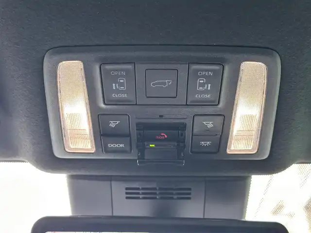 トヨタ ノア ハイブリッド S－Z 宮城県 2024(令6)年 0.2万km ホワイトパールクリスタルシャイン 快適利便パッケージHigh/・ハンズフリーパワースライドドア/・パワーバックドア/・ナノイーX/・ステアリングヒーター/・シートヒーター/・オットマン/・角度調整付アームレスト/トヨタチームメイト/・アドバンストパーク/・パーキングサポートブレーキ（周囲静止物/後方歩行者）/・パノラミックビューモニター/・エレクトロシフトマチック/プロジェクター式LEDヘッドランプ/デイライト/アダプティブハイビーム/ドライビングサポートパッケージ/・カラーヘッドアップディスプレイ/・デジタルインナーミラー/ディスプレイオーディオプラス/・コネクティッドナビ対応10.5インチディスプレイ/・車載メモリーナビ/・CD/DVD/・地デジTV/・USB/HDMI/・AppleCarPlay/AndroidAuto/・ETC2.0/＝＝＝/セーフティセンス/・プリクラッシュセーフティ/・レーントレーシングアシスト/・レーダークルーズコントロール/・オートマチックハイビーム/・ロードサインアシスト/・ドライバー異常時対応システム/・プロアクティブドライビングアシスト/両側パワースライドドア/AC100V1500W