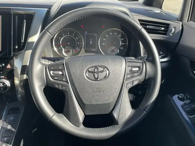 トヨタ ヴェルファイア ゴールデンアイズⅢ 大阪府 2022(令4)年 3.2万km ホワイトパールクリスタルシャイン トヨタセーフティセンス/純正9インチディスプレイオーディオナビ/バックカメラ/両側パワースライドドア/ビルトインETC/パワーバックドア/オットマン/ツインムーンルーフ/デジタルインナーミラー/BSM/ハーフレザーシート/3眼LEDヘッド/シーケンシャルターンランプ/スペアタイヤ/純正18インチAW