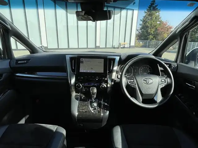 トヨタ ヴェルファイア ゴールデンアイズⅢ 大阪府 2022(令4)年 3.2万km ホワイトパールクリスタルシャイン トヨタセーフティセンス/純正9インチディスプレイオーディオナビ/バックカメラ/両側パワースライドドア/ビルトインETC/パワーバックドア/オットマン/ツインムーンルーフ/デジタルインナーミラー/BSM/ハーフレザーシート/3眼LEDヘッド/シーケンシャルターンランプ/スペアタイヤ/純正18インチAW
