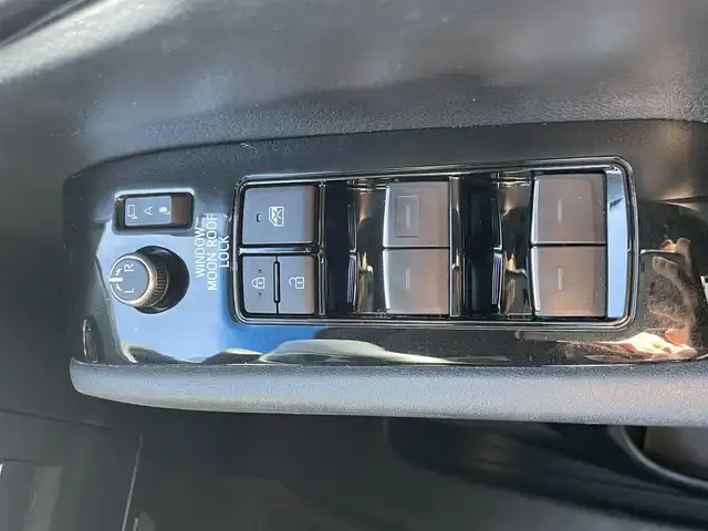 トヨタ ヴェルファイア ゴールデンアイズⅢ 大阪府 2022(令4)年 3.2万km ホワイトパールクリスタルシャイン トヨタセーフティセンス/純正9インチディスプレイオーディオナビ/バックカメラ/両側パワースライドドア/ビルトインETC/パワーバックドア/オットマン/ツインムーンルーフ/デジタルインナーミラー/BSM/ハーフレザーシート/3眼LEDヘッド/シーケンシャルターンランプ/スペアタイヤ/純正18インチAW