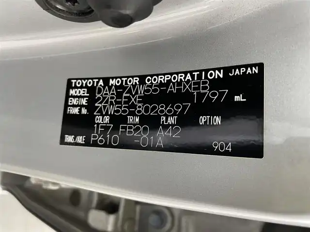 トヨタ プリウス S 群馬県 2016(平28)年 10.3万km シルバーM 純正7インチナビ【型番NSZT-W64】/・AM/FM/Bluetooth/CD/DVD/SD/フルセグTV/バックカメラ/LEDヘッドライト/純正フロアマット/純正キャップ付きアルミホイール/195/65R15 アルミホイール付スタッドレスタイヤ×4本車載/AC100V電源/プッシュスタート/スマートキー