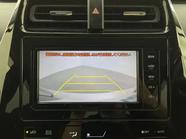 トヨタ プリウス S 群馬県 2016(平28)年 10.3万km シルバーM 純正7インチナビ【型番NSZT-W64】/・AM/FM/Bluetooth/CD/DVD/SD/フルセグTV/バックカメラ/LEDヘッドライト/純正フロアマット/純正キャップ付きアルミホイール/195/65R15 アルミホイール付スタッドレスタイヤ×4本車載/AC100V電源/プッシュスタート/スマートキー