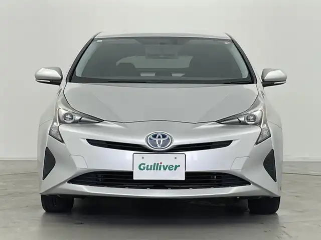 トヨタ プリウス S 群馬県 2016(平28)年 10.3万km シルバーM 純正7インチナビ【型番NSZT-W64】/・AM/FM/Bluetooth/CD/DVD/SD/フルセグTV/バックカメラ/LEDヘッドライト/純正フロアマット/純正キャップ付きアルミホイール/195/65R15 アルミホイール付スタッドレスタイヤ×4本車載/AC100V電源/プッシュスタート/スマートキー