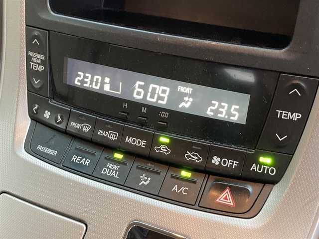 トヨタ アルファード 240X 長崎県 2014(平26)年 8.2万km ブラック 片側パワースライドドア/ディーラーOP・SDナビ【NSCP-W62】/(Bluetooth接続・フルセグTV・DVD再生)/バックカメラ/ETC/コーナーセンサー/HIDオートヘッドライト/フォグライト/横すべり防止装置/コーナーポール