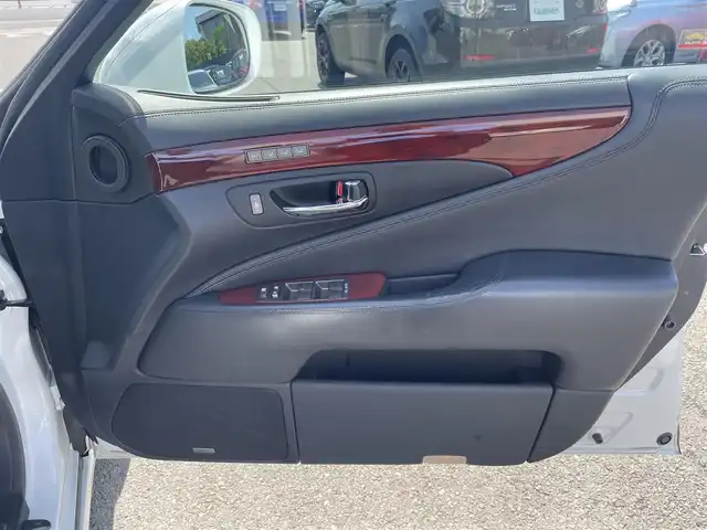 レクサス ＬＳ 600hL 神奈川県 2010(平22)年 8.7万km パール