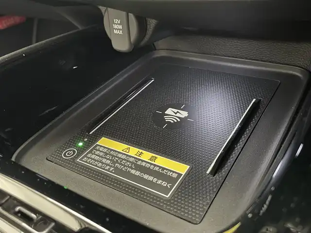 ホンダ ヴェゼル ハイブリッド e:HEV Z PLaYパッケージ 愛知県 2025(令7)年 0.4万km パールⅡ 純正９型ナビ　フルセグＴＶ　カープレイ対応　バックカメラ　白ハーフレザー　シートヒーター　ワイヤレス充電　ホンダセンシング　衝突軽減装置　追従クルコン　ＢＳＭ　ＬＥＤオートライト　フォグランプ　ハンドル支援　ETC2.0　パワーバックドア　ツートンカラー　保証書　ワンオナ　禁煙車/	Honda SENSING/	ブラインドスポットインフォメーション/	アダプティブドライビングビーム(ADB)/	後退出庫サポート/	Honda CONNECTディスプレー＋ETC2.0車載器＋ワイヤレス充電器/	運転席助手席シートヒーター/	ハンズフリーアクセスパワーテールゲート(予約クローズ機能付)/	LEDシーケンシャルターンシグナルランプ/	18インチアルミホイール/	コンビシート(PLaY専用)/	本革巻きステアリング