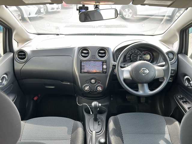 日産 ノート X DIG－S 岐阜県 2013(平25)年 7.9万km ブリリアントシルバー 社外ナビゲーション/Bluetooth/フルセグ視聴/CD/DVD/プッシュスタート/スマートキー/スペアキー/ドライブレコーダー/ハロゲンヘッドライト/アイドリングストップ/ETC/取説説明書・記録簿