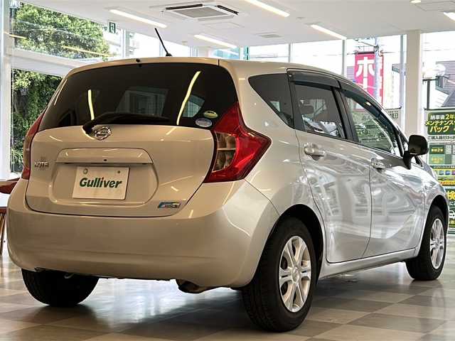 日産 ノート X DIG－S 岐阜県 2013(平25)年 7.9万km ブリリアントシルバー 社外ナビゲーション/Bluetooth/フルセグ視聴/CD/DVD/プッシュスタート/スマートキー/スペアキー/ドライブレコーダー/ハロゲンヘッドライト/アイドリングストップ/ETC/取説説明書・記録簿