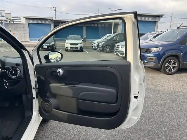 フィアット ５００ 120thタキシード 滋賀県 2019(令1)年 4.6万km パール 120thタキシード/ディスプレイオーディオ/USB/BT/FM/AM/スカイルーフ/16インチAW/ブラックルーフ/ETC