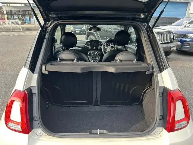 フィアット ５００ 120thタキシード 滋賀県 2019(令1)年 4.6万km パール 120thタキシード/ディスプレイオーディオ/USB/BT/FM/AM/スカイルーフ/16インチAW/ブラックルーフ/ETC