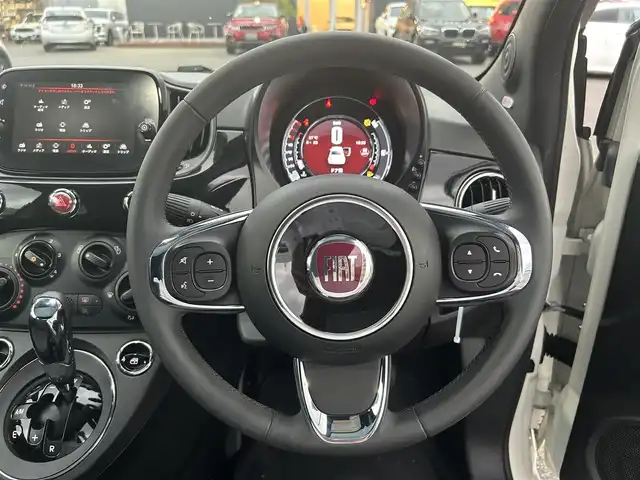 フィアット ５００ 120thタキシード 滋賀県 2019(令1)年 4.6万km パール 120thタキシード/ディスプレイオーディオ/USB/BT/FM/AM/スカイルーフ/16インチAW/ブラックルーフ/ETC