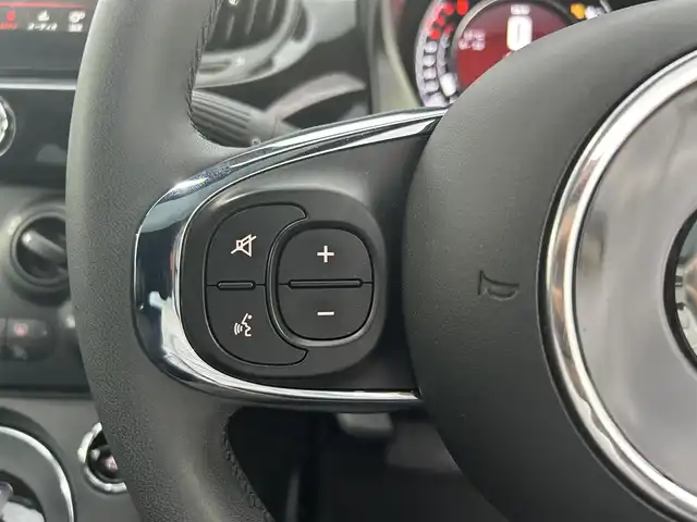 フィアット ５００ 120thタキシード 滋賀県 2019(令1)年 4.6万km パール 120thタキシード/ディスプレイオーディオ/USB/BT/FM/AM/スカイルーフ/16インチAW/ブラックルーフ/ETC