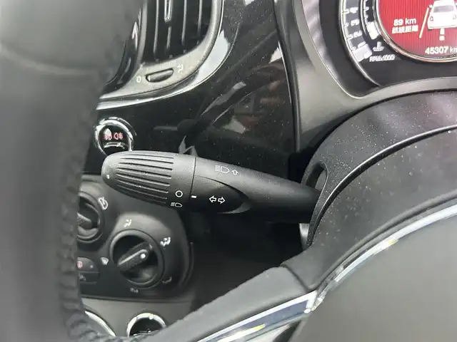 フィアット ５００ 120thタキシード 滋賀県 2019(令1)年 4.6万km パール 120thタキシード/ディスプレイオーディオ/USB/BT/FM/AM/スカイルーフ/16インチAW/ブラックルーフ/ETC