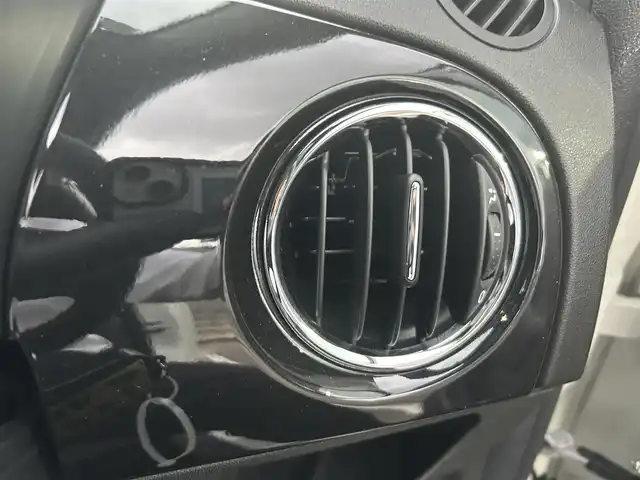 フィアット ５００ 120thタキシード 滋賀県 2019(令1)年 4.6万km パール 120thタキシード/ディスプレイオーディオ/USB/BT/FM/AM/スカイルーフ/16インチAW/ブラックルーフ/ETC