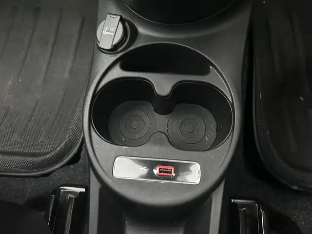 フィアット ５００ 120thタキシード 滋賀県 2019(令1)年 4.6万km パール 120thタキシード/ディスプレイオーディオ/USB/BT/FM/AM/スカイルーフ/16インチAW/ブラックルーフ/ETC