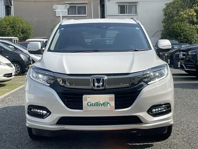 ホンダ ヴェゼル ハイブリッド Z ホンダセンシング 兵庫県 2020(令2)年 3.2万km プラチナホワイトパール ・ワンオーナー/・新車設定　キャメル内装/・純正メモリーナビ（VXM-214VFi）/・地デジ/DVD/BT/USB/・バックカメラ/・ステアリングリモコン/・ビルトインETC/・パドルシフト/・ハーフレザーシート（前席シートヒーター）/・プラズマクラスター搭載エアコン/・ドライブレコーダー/・ルーフレール/・アダプティブクルーズコントロール/・CMBS警告/・先行車発進お知らせ/・路外逸脱抑制制御/・レーンキープアシストシステム/・標識認識機能