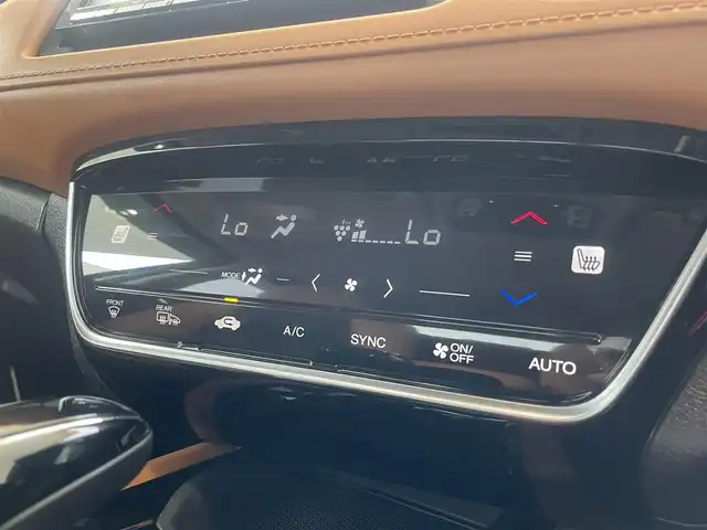 ホンダ ヴェゼル ハイブリッド Z ホンダセンシング 兵庫県 2020(令2)年 3.2万km プラチナホワイトパール ・ワンオーナー/・新車設定　キャメル内装/・純正メモリーナビ（VXM-214VFi）/・地デジ/DVD/BT/USB/・バックカメラ/・ステアリングリモコン/・ビルトインETC/・パドルシフト/・ハーフレザーシート（前席シートヒーター）/・プラズマクラスター搭載エアコン/・ドライブレコーダー/・ルーフレール/・アダプティブクルーズコントロール/・CMBS警告/・先行車発進お知らせ/・路外逸脱抑制制御/・レーンキープアシストシステム/・標識認識機能