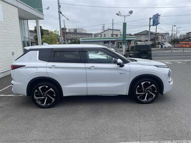 三菱 アウトランダー ＰＨＥＶ P 神奈川県 2023(令5)年 0.2万km パール