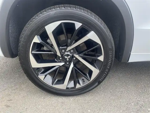 三菱 アウトランダー ＰＨＥＶ P 神奈川県 2023(令5)年 0.2万km パール