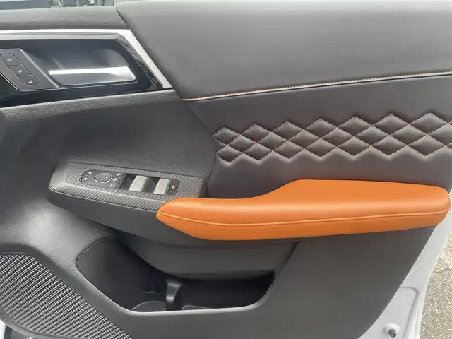 三菱 アウトランダー ＰＨＥＶ P 神奈川県 2023(令5)年 0.2万km パール