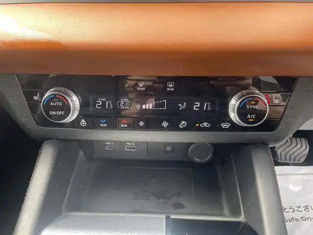 三菱 アウトランダー ＰＨＥＶ P 神奈川県 2023(令5)年 0.2万km パール