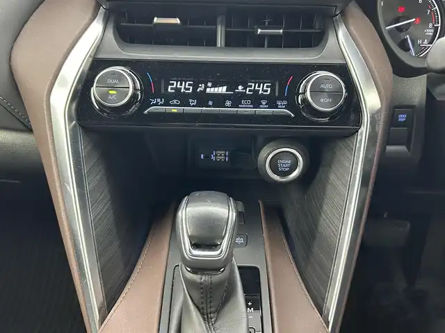 トヨタ ハリアー G 熊本県 2021(令3)年 4.5万km ホワイトパールクリスタルシャイン ディスプレイオーディオ（フルセグ・ＢＴ・ＵＳＢ）/純正デジタルインナーミラー前後ドライブレコーダー　/ビルトインＥＴＣ　/トヨタセーフティーセンス/・レーダークルーズコントロール　/・レーンキープアシスト/・衝突軽減ブレーキ/・標識認識システム/・横滑り防止/前後クリアランスソナー　/パワーバックドア/純正フロアマット/純正１８インチAW/オートライト/オートマチックハイビーム/LEDヘッドライト/スマートキー/プッシュスタート