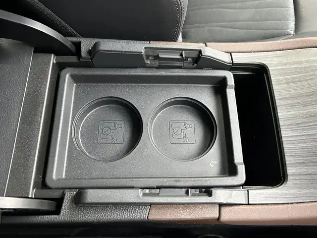トヨタ ハリアー G 熊本県 2021(令3)年 4.5万km ホワイトパールクリスタルシャイン ディスプレイオーディオ（フルセグ・ＢＴ・ＵＳＢ）/純正デジタルインナーミラー前後ドライブレコーダー　/ビルトインＥＴＣ　/トヨタセーフティーセンス/・レーダークルーズコントロール　/・レーンキープアシスト/・衝突軽減ブレーキ/・標識認識システム/・横滑り防止/前後クリアランスソナー　/パワーバックドア/純正フロアマット/純正１８インチAW/オートライト/オートマチックハイビーム/LEDヘッドライト/スマートキー/プッシュスタート