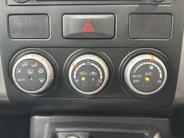 日産 エクストレイル 20X 静岡県 2010(平22)年 10.1万km スチールブルー 純正ナビ/バックカメラ/合皮シート/シートヒーター/ダウンヒルアシストコントロール/LEDヘッドライト/ドライブレコーダー/ステアリングスイッチ/パワーステアリング/パワーウィンドウ/ABS/横滑り防止装置/オートライト/スマートキー