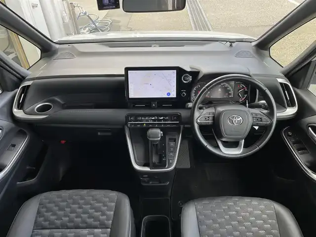 トヨタ ヴォクシー S－Z 東京都 2022(令4)年 5.7万km ホワイトパールクリスタルシャイン 純正１０．５型ナビ　/追従クルコン　/両側電動ドア　/前後ドラレコ　/ＨＤＭＩ　/ビルトイン２．０ＥＴＣ　/フルセグＴＶ　/Ｂｌｕｅｔｏｏｔｈ　/シートヒーター　/ハーフレザー　/ＤＶＤ　/ＬＥＤヘッド　/トヨタセーフティ