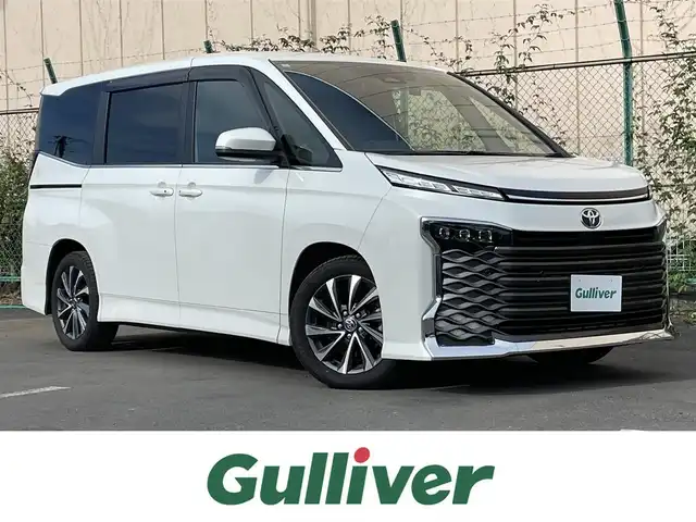 トヨタ ヴォクシー S－Z 東京都 2022(令4)年 5.7万km ホワイトパールクリスタルシャイン 純正１０．５型ナビ　/追従クルコン　/両側電動ドア　/前後ドラレコ　/ＨＤＭＩ　/ビルトイン２．０ＥＴＣ　/フルセグＴＶ　/Ｂｌｕｅｔｏｏｔｈ　/シートヒーター　/ハーフレザー　/ＤＶＤ　/ＬＥＤヘッド　/トヨタセーフティ