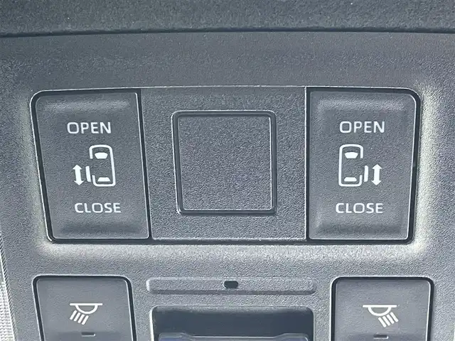 トヨタ ヴォクシー S－Z 東京都 2022(令4)年 5.7万km ホワイトパールクリスタルシャイン 純正１０．５型ナビ　/追従クルコン　/両側電動ドア　/前後ドラレコ　/ＨＤＭＩ　/ビルトイン２．０ＥＴＣ　/フルセグＴＶ　/Ｂｌｕｅｔｏｏｔｈ　/シートヒーター　/ハーフレザー　/ＤＶＤ　/ＬＥＤヘッド　/トヨタセーフティ