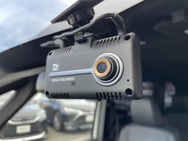 トヨタ ヴォクシー S－Z 東京都 2022(令4)年 5.7万km ホワイトパールクリスタルシャイン 純正１０．５型ナビ　/追従クルコン　/両側電動ドア　/前後ドラレコ　/ＨＤＭＩ　/ビルトイン２．０ＥＴＣ　/フルセグＴＶ　/Ｂｌｕｅｔｏｏｔｈ　/シートヒーター　/ハーフレザー　/ＤＶＤ　/ＬＥＤヘッド　/トヨタセーフティ