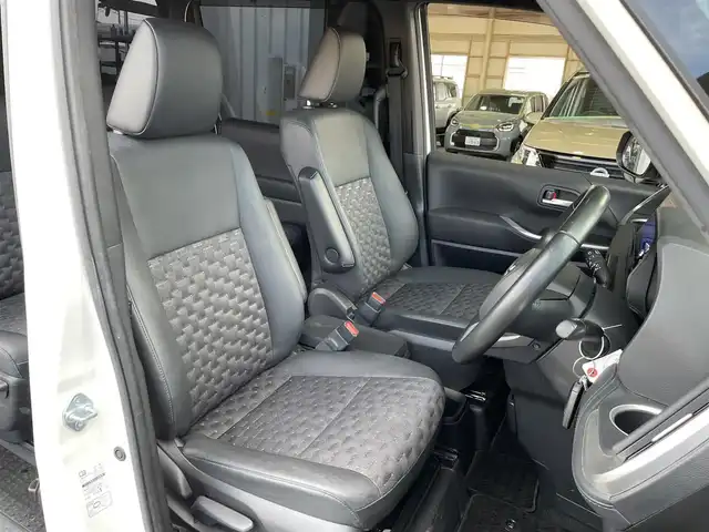 トヨタ ヴォクシー S－Z 東京都 2022(令4)年 5.7万km ホワイトパールクリスタルシャイン 純正１０．５型ナビ　/追従クルコン　/両側電動ドア　/前後ドラレコ　/ＨＤＭＩ　/ビルトイン２．０ＥＴＣ　/フルセグＴＶ　/Ｂｌｕｅｔｏｏｔｈ　/シートヒーター　/ハーフレザー　/ＤＶＤ　/ＬＥＤヘッド　/トヨタセーフティ